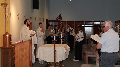 Rev. Kevin Ripley presides at Mass for TEC community