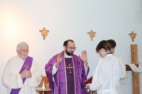 Fr. Kevin Ripley celebrating Mass at TEC 286